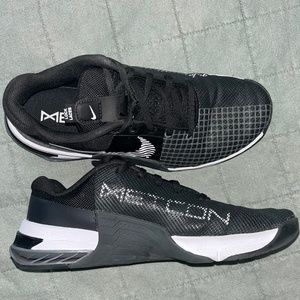 Nike metcon 8 women’s training CrossFit shoe black and white